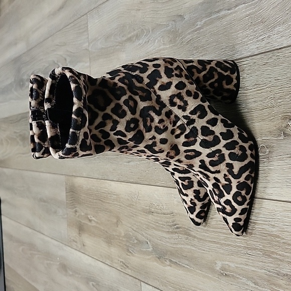 Steve Madden Size 6 1/2 Valyant Bootie in Velvet Leopard Print NEW - Picture 3 of 8
